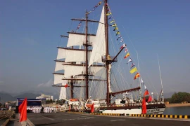 Fuerza naval vietnamita recibe primer buque de vela