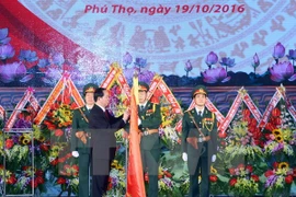 Condecoraciones laosianas a excombatientes internacionalistas vietnamitas