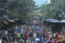 El festejo de Pagoda Huong atrae un millón 500 mil visitantes