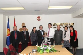 Visita Nueva Zelanda delegación de Comité del Frente de la Patria de Hanoi