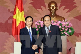 Delegación parlamentaria laosiana visita Vietnam