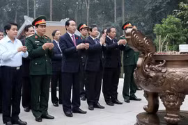 Líder vietnamita rinde homenaje al Presidente Ho Chi Minh
