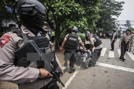 Un supuesto simpatizante de EI ataca policías de Indonesia