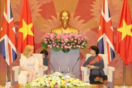 Presidenta del legislativo de Vietnam recibe a dirigente parlamentaria británica