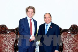 Premier de Vietnam exhorta a impulsar comercio con Suecia