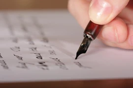 Alumna vietnamita recibe premio mundial de composiciones epistolares