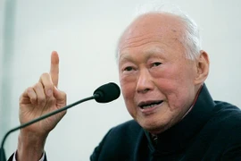 Presentan en Vietnam colección de libros sobre Singapur y Lee Kuan Yew