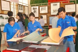 Exhiben documentos y mapas de soberanía vietnamita sobre Hoang Sa y Truong Sa
