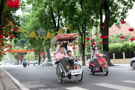 Muestra de fotos exhibe logros del Partido Comunista de Vietnam