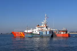 Rescatan a pescadores náufragos vietnamitas en Hoang Sa