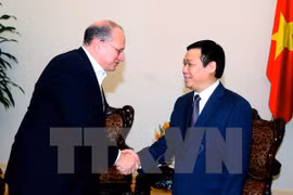 Vicepremier de Vietnam estimula inversiones de AIA en su país