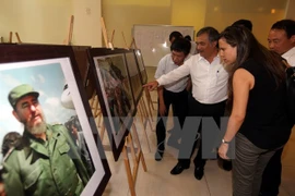 Exposición fotográfica en Hanoi para celebrar 90 cumpleaños de Fidel