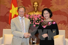 Presidenta del Parlamento vietnamita recibe a embajadores europeos