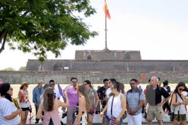 Número de turistas extranjeros a Vietnam supera 10 millones este año 