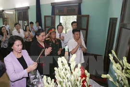 Líder parlamentaria rinde homenaje al presidente Ho Chi Minh
