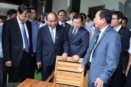 Premier vietnamita insta a convertir madera en producto clave para la exportación 