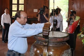 Premier vietnamita rinde homenaje al presidente Ho Chi Minh 