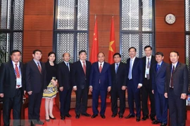 Premier de Vietnam aboga por fortalecer la cooperación interlocal con China 