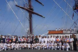 Buque escuela de Armada Popular de Vietnam visita Camboya