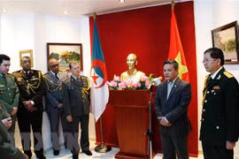 Vietnam desea profundizar cooperación en defensa con Argelia 