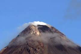 Filipinas amplía orden de evacuación debido a riesgo de volcán Mayon