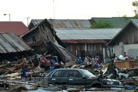Más de 830 muertos y otros dos millones 500 mil afectados por tsunami en Indonesia 