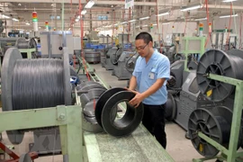 Vietnam atrae casi seis mil millones de dólares de inversión extranjera 