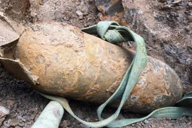 Desactivan en Vietnam bomba quedada de la guerra 
