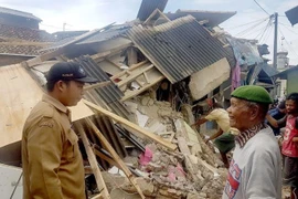 Indonesia detiene a sospechosos vinculados con atentados suicidas en Surabaya
