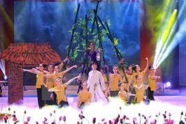 Efectúan en Hanoi actuación artística en ocasión de fundación de PCV