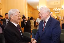 Dirigente partidista de Vietnam se reúne con presidente del Partido Rusia Justa 