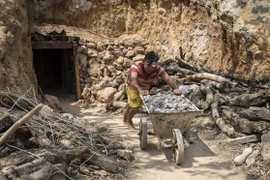 Impulsan capacidad de gestión de industria minera de Vietnam