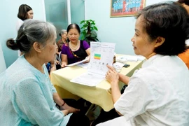 Vietnam ratifica importancia de garantizar vida feliz de personas mayores 