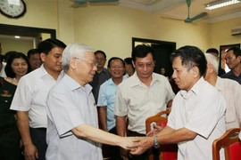Dirigente partidista de Vietnam escucha propuestas de electores para próximas sesiones parlamentarias 