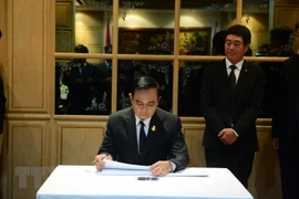 Premier de Tailandia rinde homenaje póstumo al presidente de Vietnam