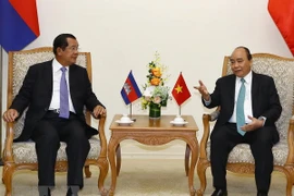 Premieres de Vietnam y Camboya reiteran compromisos de profundizar nexos 