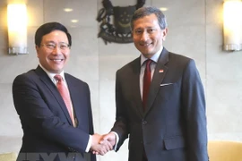 Vietnam y Singapur decididos a fortalecer cooperación por intereses estratégicos compartidos 