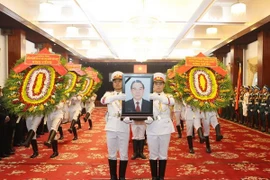 Amigos extranjeros rinden tributo al ex primer ministro vietnamita Phan Van Khai