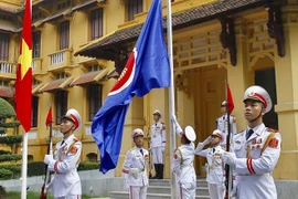 Celebran en Hanoi acto de izamiento de bandera de la ASEAN 