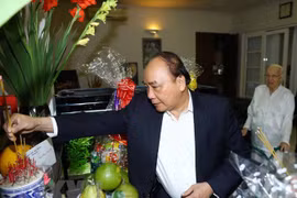 Premier de Vietnam rinde homenaje a extintos dirigentes del Partido Comunista y gobierno