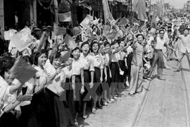 Exposición marca 64 aniversario de la liberación de Hanoi