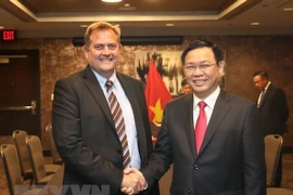 Vicepremier de Vietnam dialoga con empresas estadounidenses