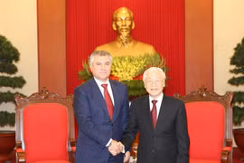 Máximo dirigente político de Vietnam recibe a presidente de Duma Estatal de Rusia 