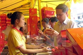 Mercado de pastel de luna en Vietnam vive ambiente vertiginoso