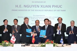 Premier de Vietnam testimonia firma de memorandos de cooperación con Canadá