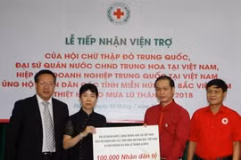 Cruz Roja de Vietnam recibe donaciones para poblaciones afectadas por inundaciones