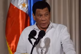 Presidente de Filipinas despide a altos oficiales militares por supuesta corrupción