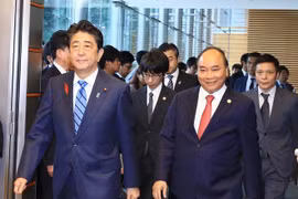 Medios japoneses difunden resultados de diálogo entre Shinzo Abe y Nguyen Xuan Phuc