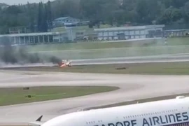 Suspenden vuelos en aeropuerto singapurense Changi por accidente en exposición de aviación 