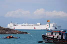 Buque hospital estadounidense USNS Mercy llega a ciudad vietnamita de Nha Trang 